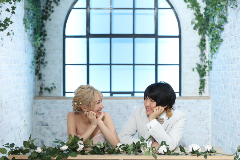 洋装に着替えてお茶目な一枚を