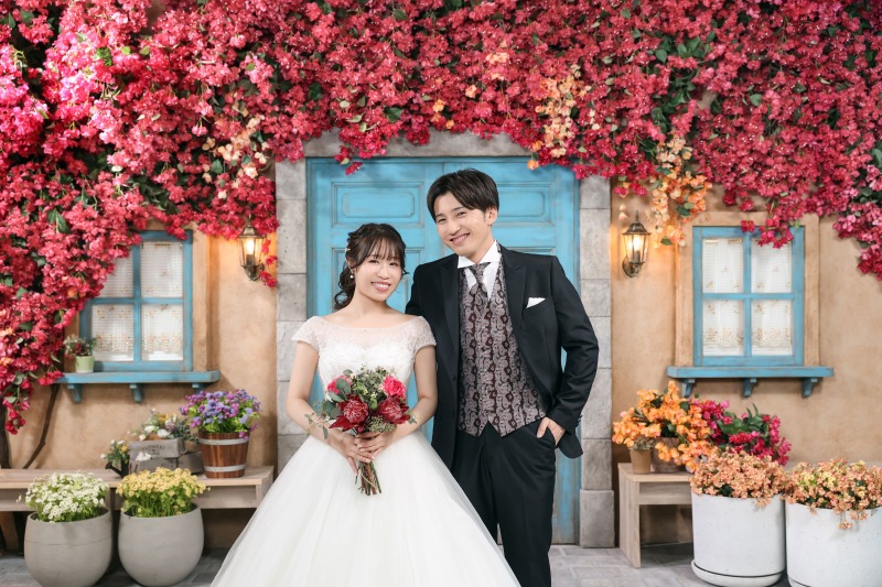 満開のブーゲンビリアの下で