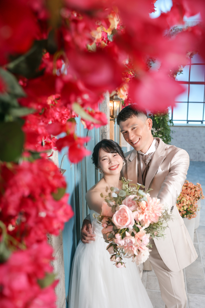 ブーゲンビリアが咲く街並みで