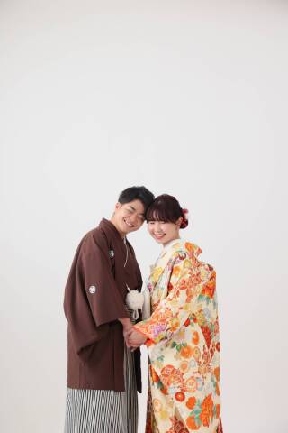 白背景得意です！自然な2人を残しましょう＾＾