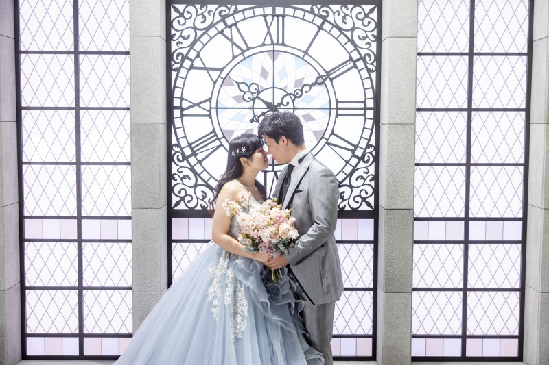 2つ目のブース撮影は、大きな時計の前で