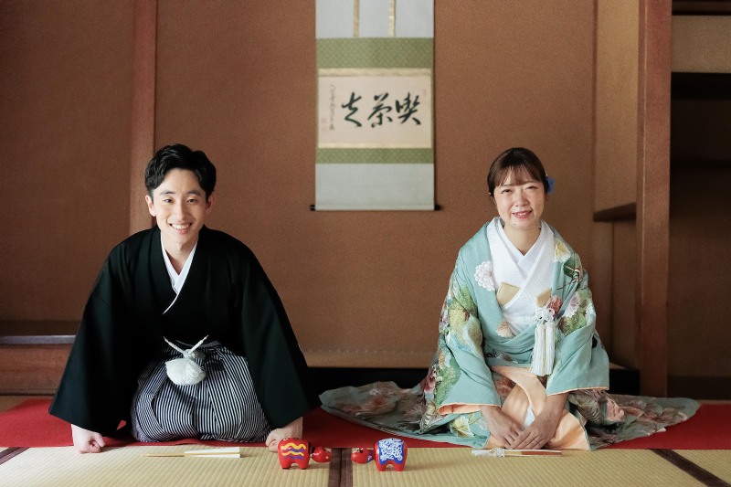 和室で正座のごあいさつショット