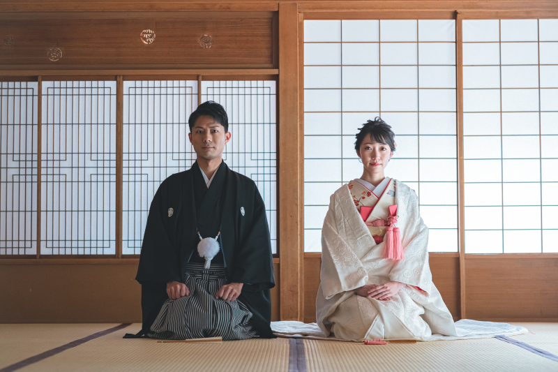 和室での正座写真からスタート