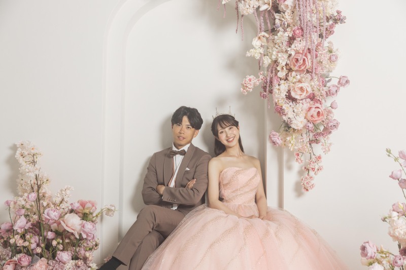 おふたりの仲の良さが伝わる寄り添いカット♪