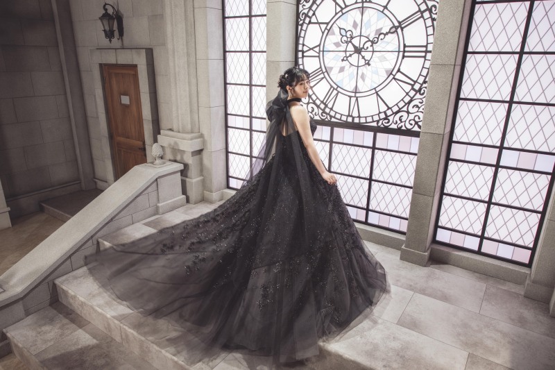 Big Clockでふんわり広がるドレスショット