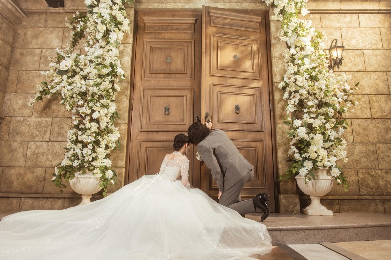 扉の向こうをのぞくロマンティックショット♪