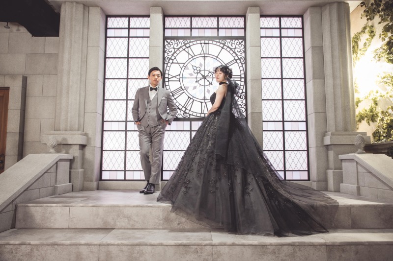 ブラックドレスが映えるクラシカルカット