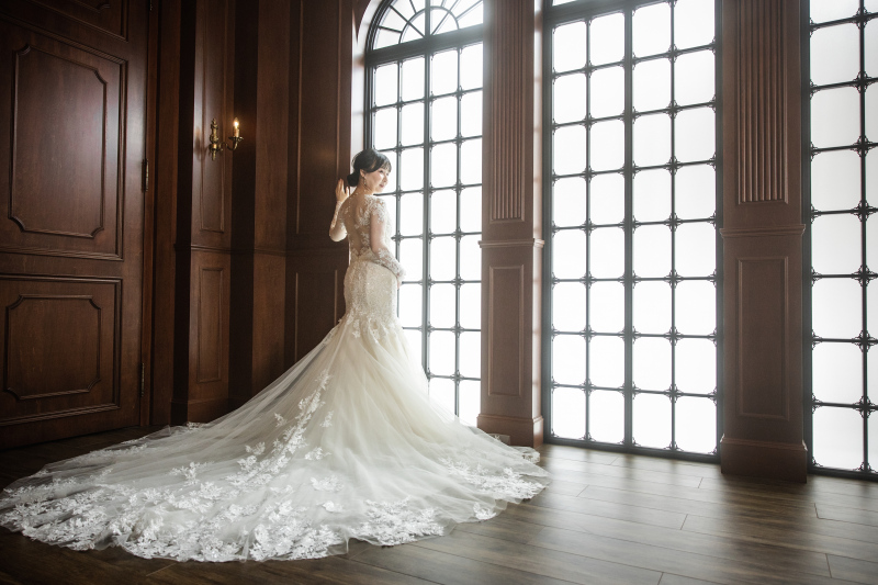 1着目は＜Antique Window＞で