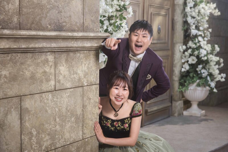 柱からチラっと！