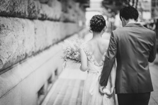 街に溶け込むような自然体のふたり