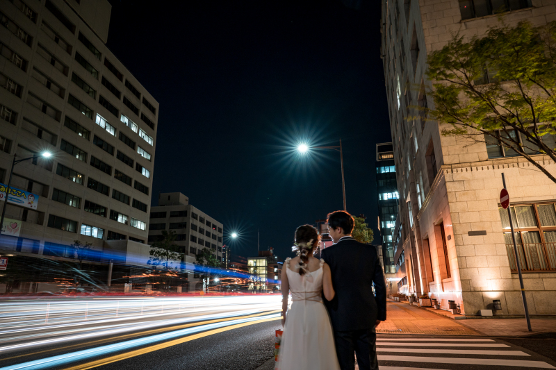 夜の交差点で結ばれる絆
