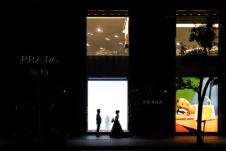 PRADAとブラックドレス