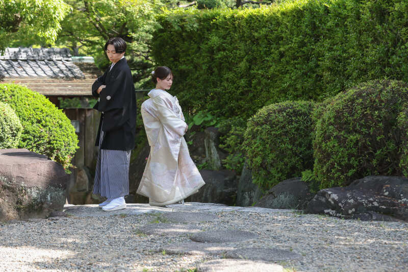 背中を預けて