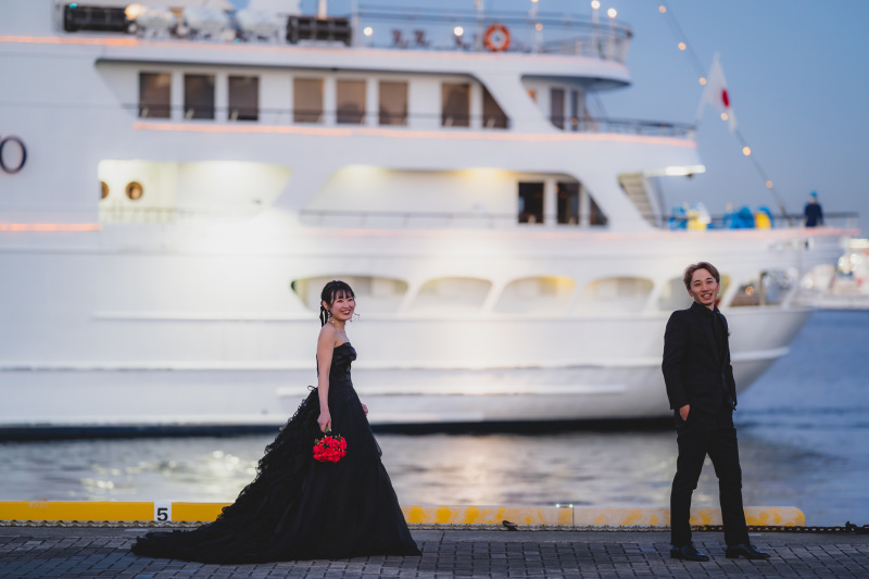 オールブラックでブーケでアクセントを♪