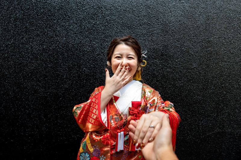 華やかで柄の美しさを引き出す色打掛