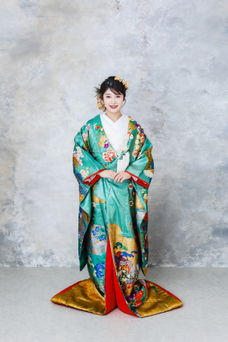 UC-215 紗綾形に孔雀