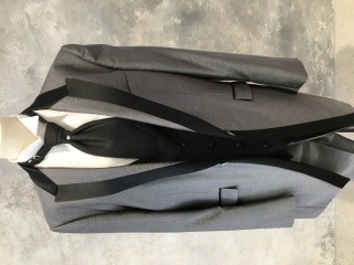 チャコールグレー