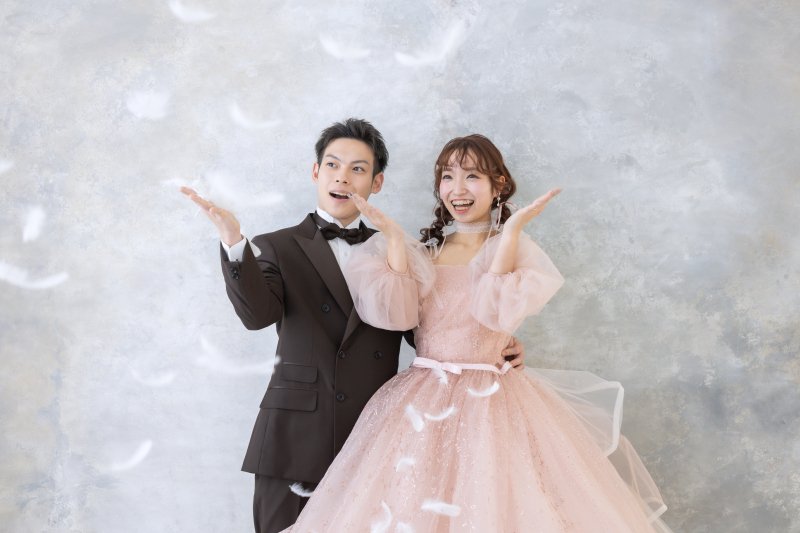 羽が舞い降りる。遊び心たっぷりな一枚