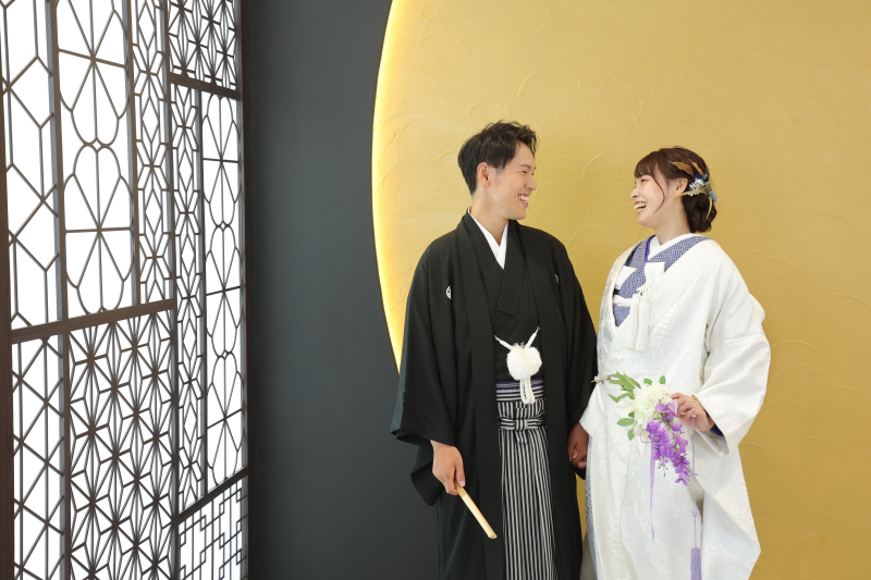 見つめ合っても