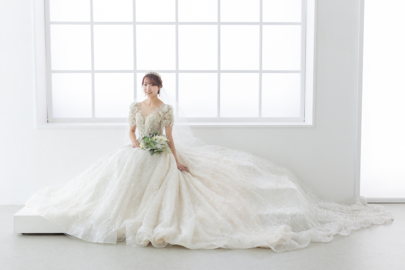 ふんわり広がるトレーンにうっとり