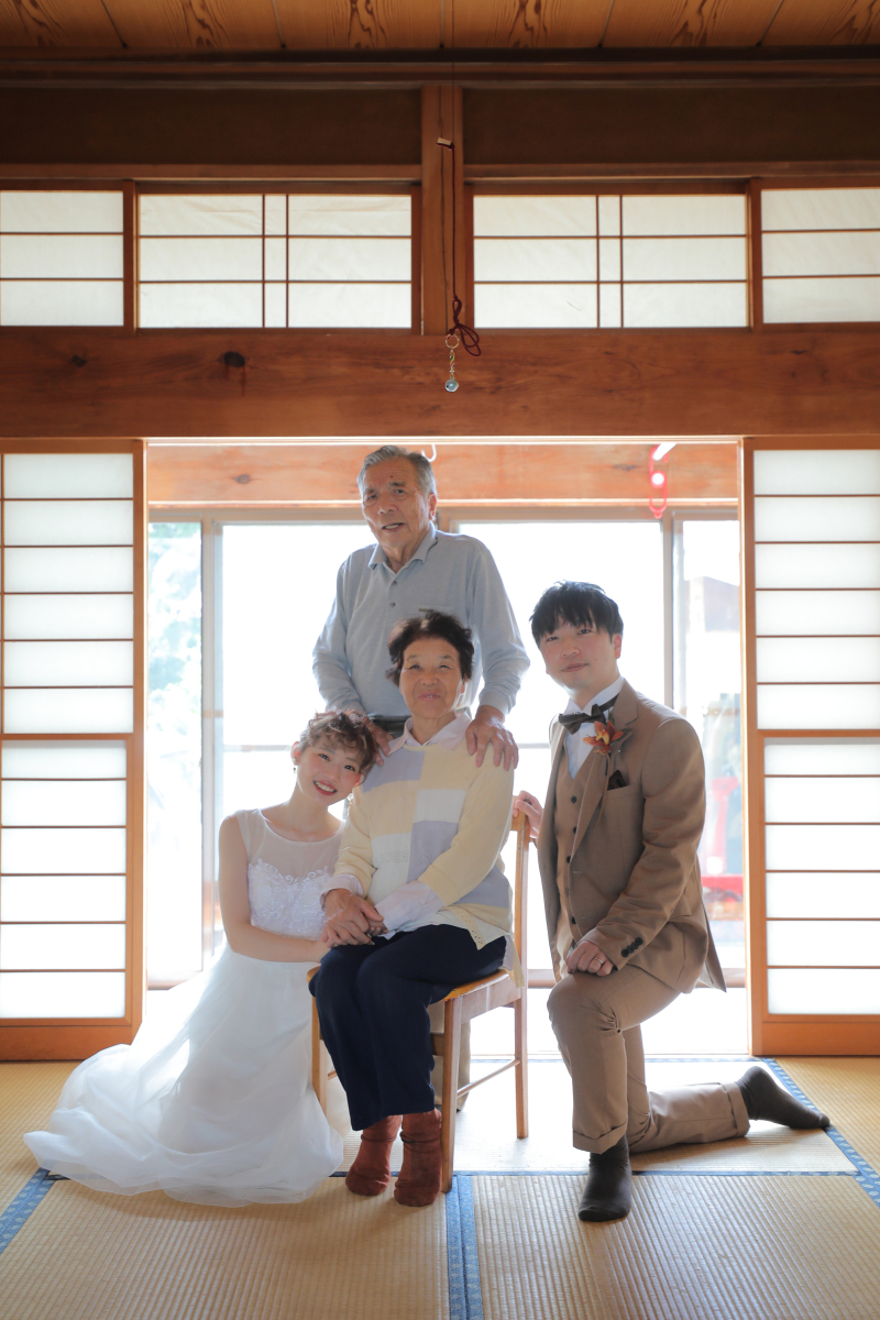 お二人の大好きなおじいちゃん、おばあちゃんと