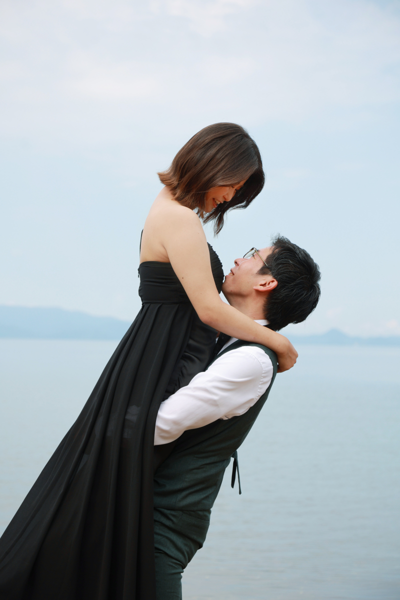 湖をバック背景にに