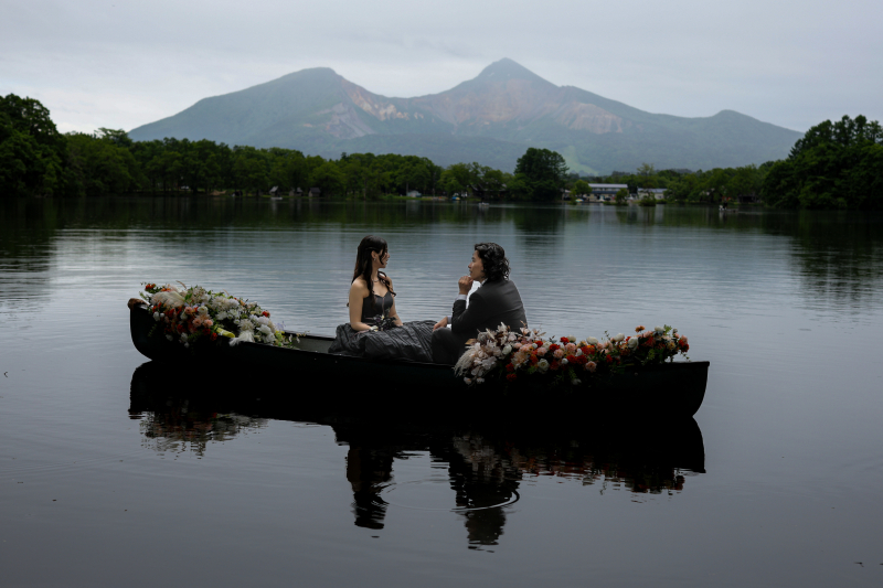湖上で交わすまなざし
