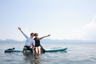 水辺でのウェディングフォト