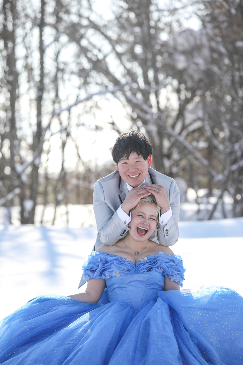 青のドレスを身に纏って