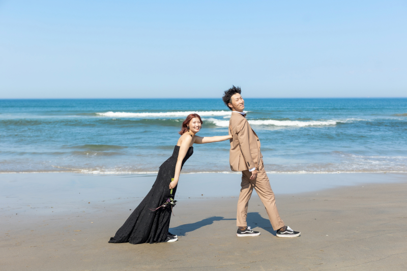 波打ち際のじゃれあい