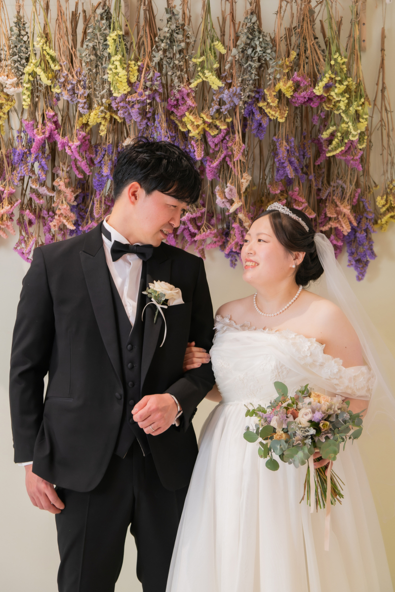 花に見守られて