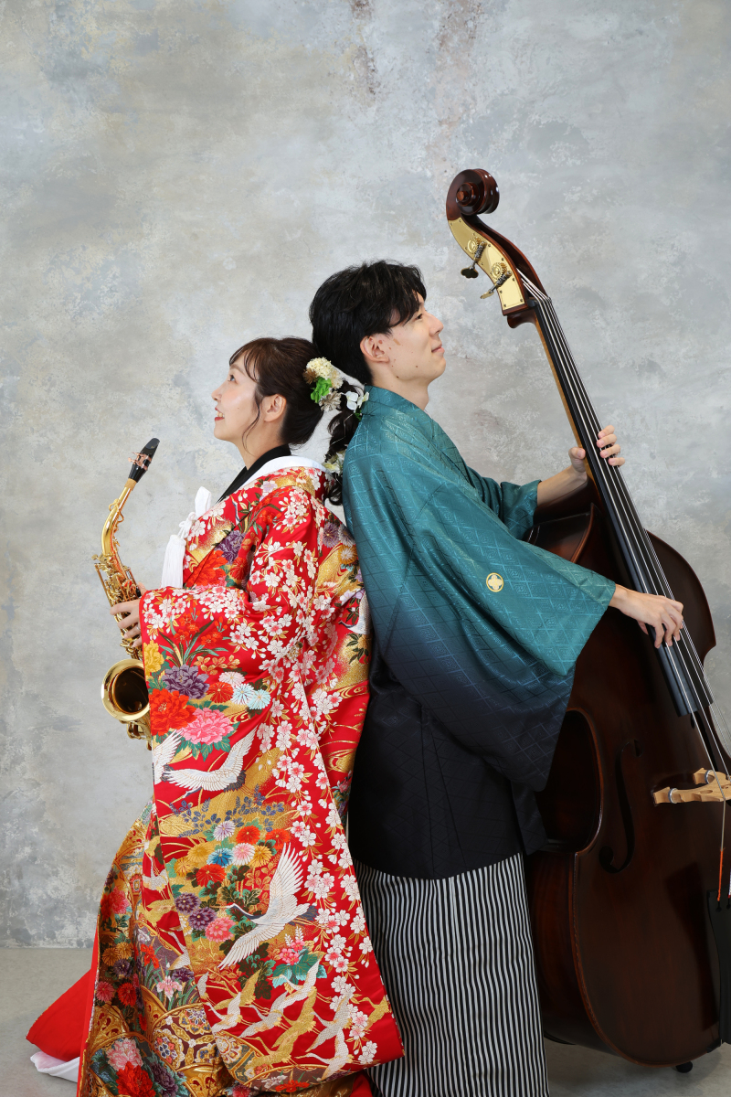 持参した楽器と一緒に