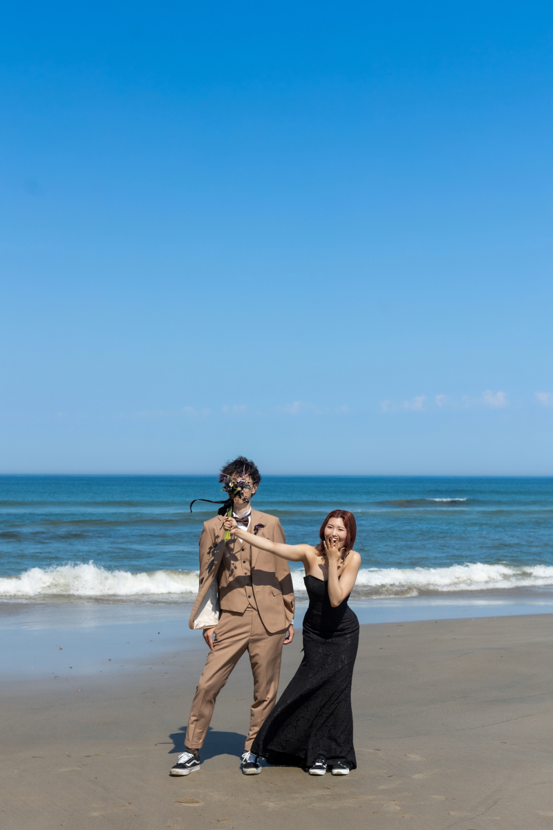 洋装海ロケーション撮影