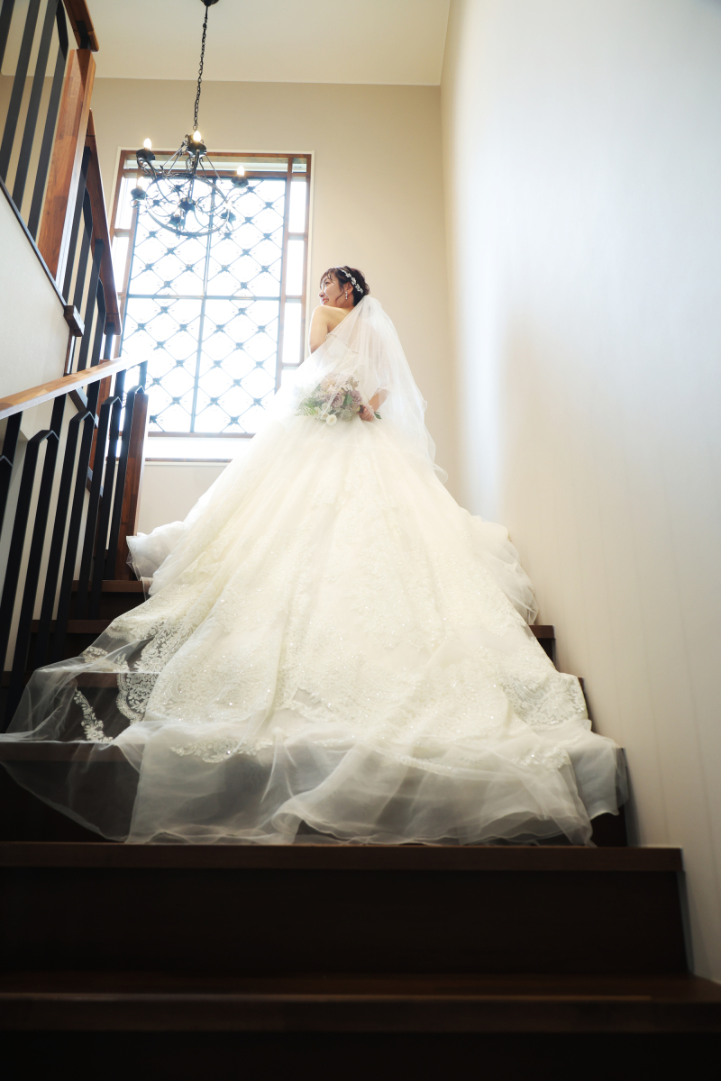 階段にトレーンを流して