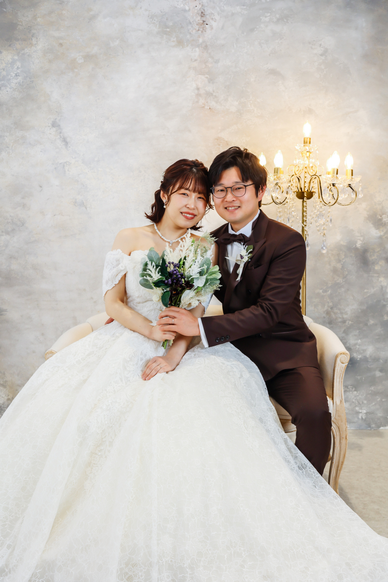 寄り添って笑顔で