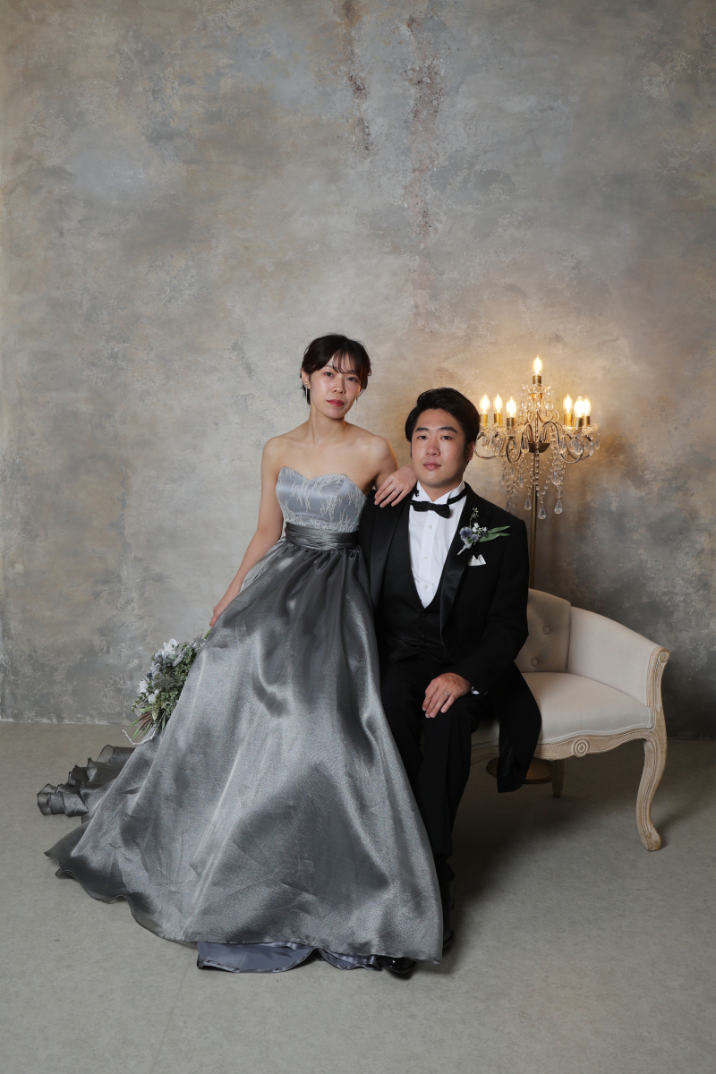 シルバーのカラードレス