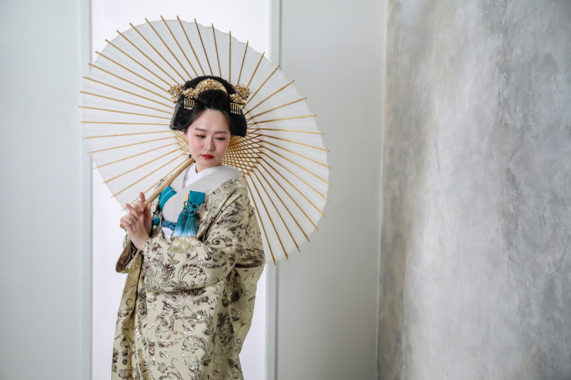 ウエディングフォトスタジオReiMei+_女性のフォトグラファーがいる