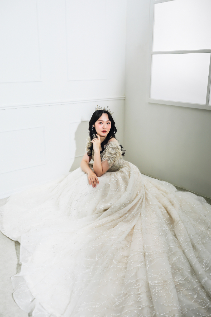 ウエディングフォトスタジオReiMei+_衣装の試着ができる