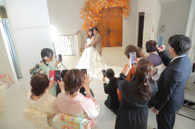 ウエディングフォトスタジオReiMei+_家族・友人を撮影に呼べる