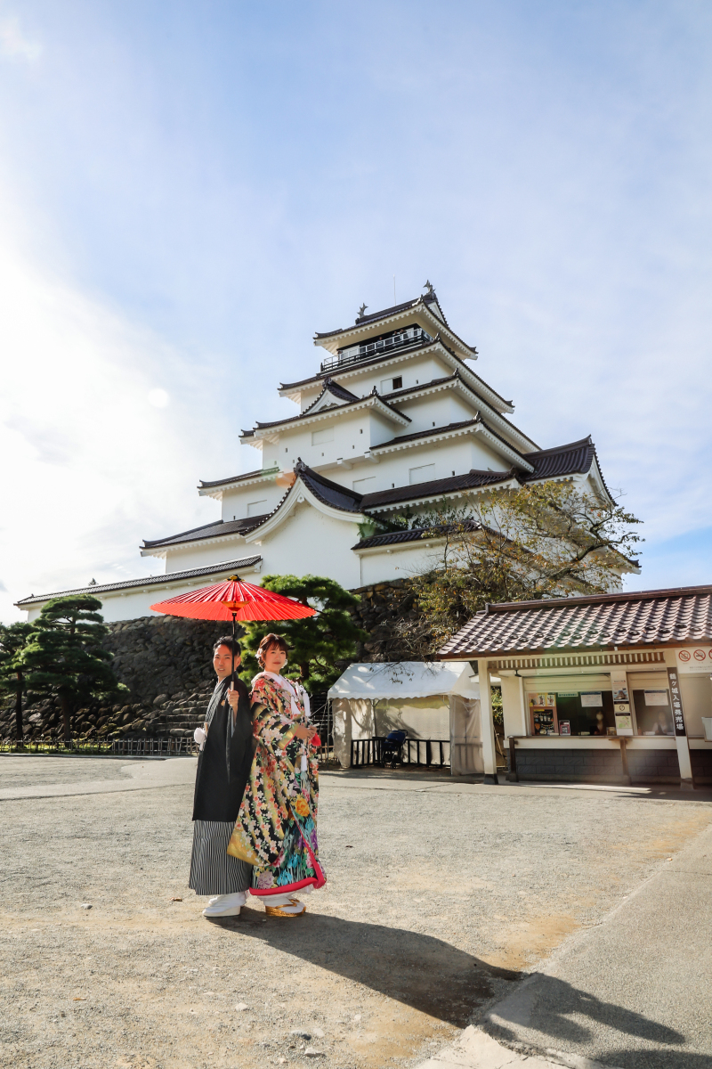 鶴ヶ城での和装フォトウェディング。福島県ならではの観光地での撮影も得意としています。