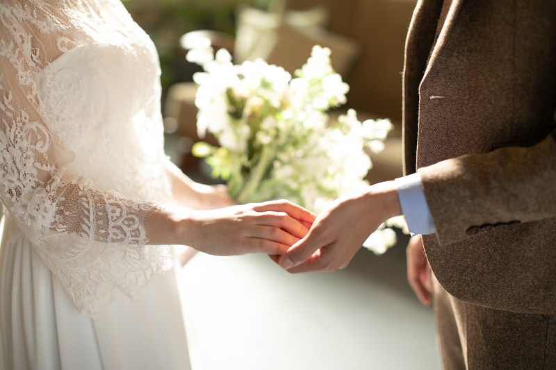 優しくてを取りあって