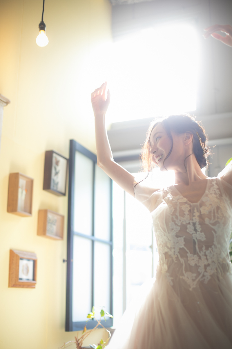 美しい自然光の中、軽やかな躍動感を写真に収める。