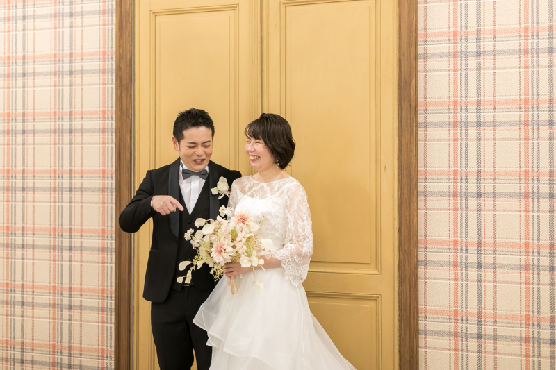 お二人でお花を見つめて