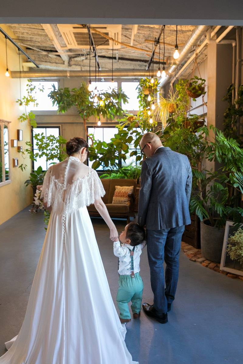 みんなで手を繋いで