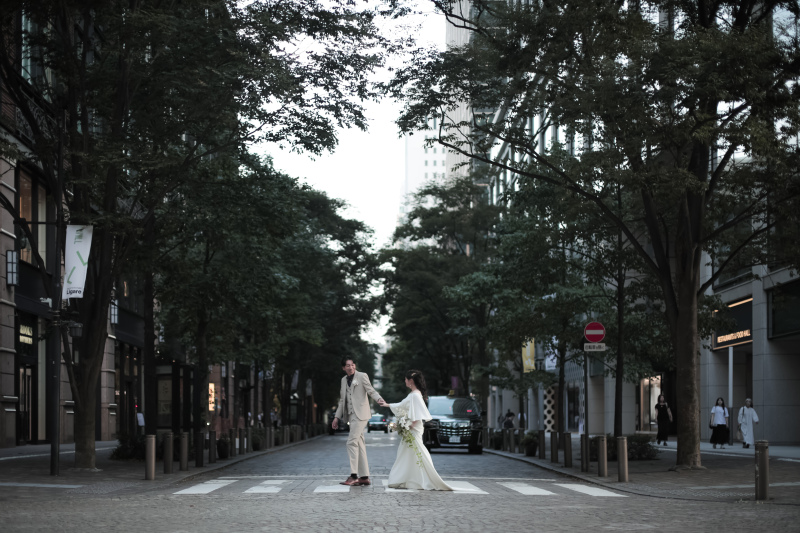 丸の内の通りで