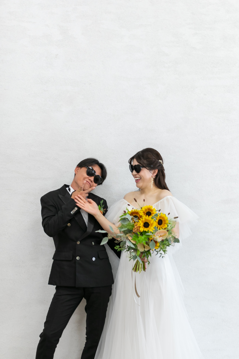 お持ち込みのサングラスをかけて