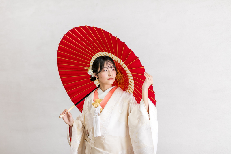ご新婦様の和傘ショット