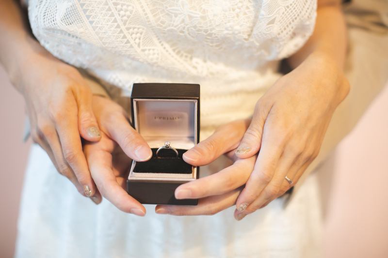 光り輝くエンゲージリング