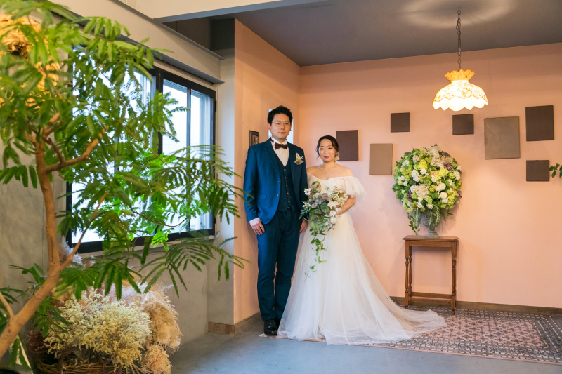 ピンク色の背景で