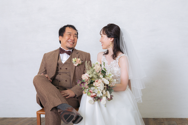 椅子に座って楽しくおしゃべり